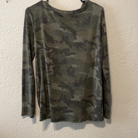 Camo pink Lily long sleeve shirt size small - Picture 3 of 3